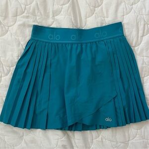 Alo Yoga Aces Tennis Skirt in Blue Turquoise Small